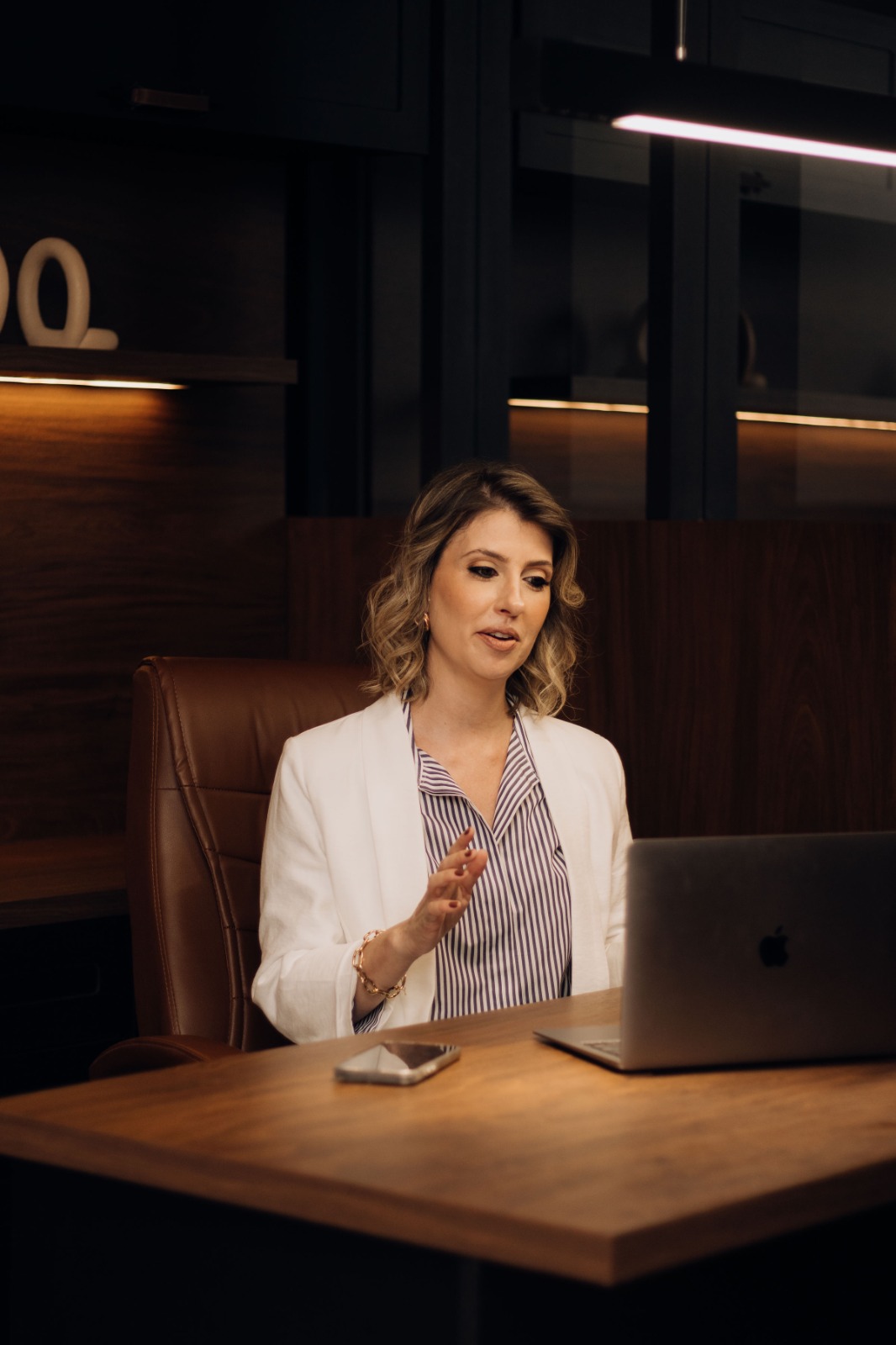 Psicóloga Alexandra Leite - Atendimento psicológico em Londrina, especialista em psicanálise